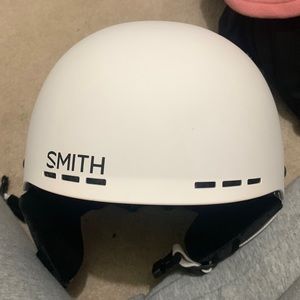 Womens medium 55-59 cm snowboarding helmet